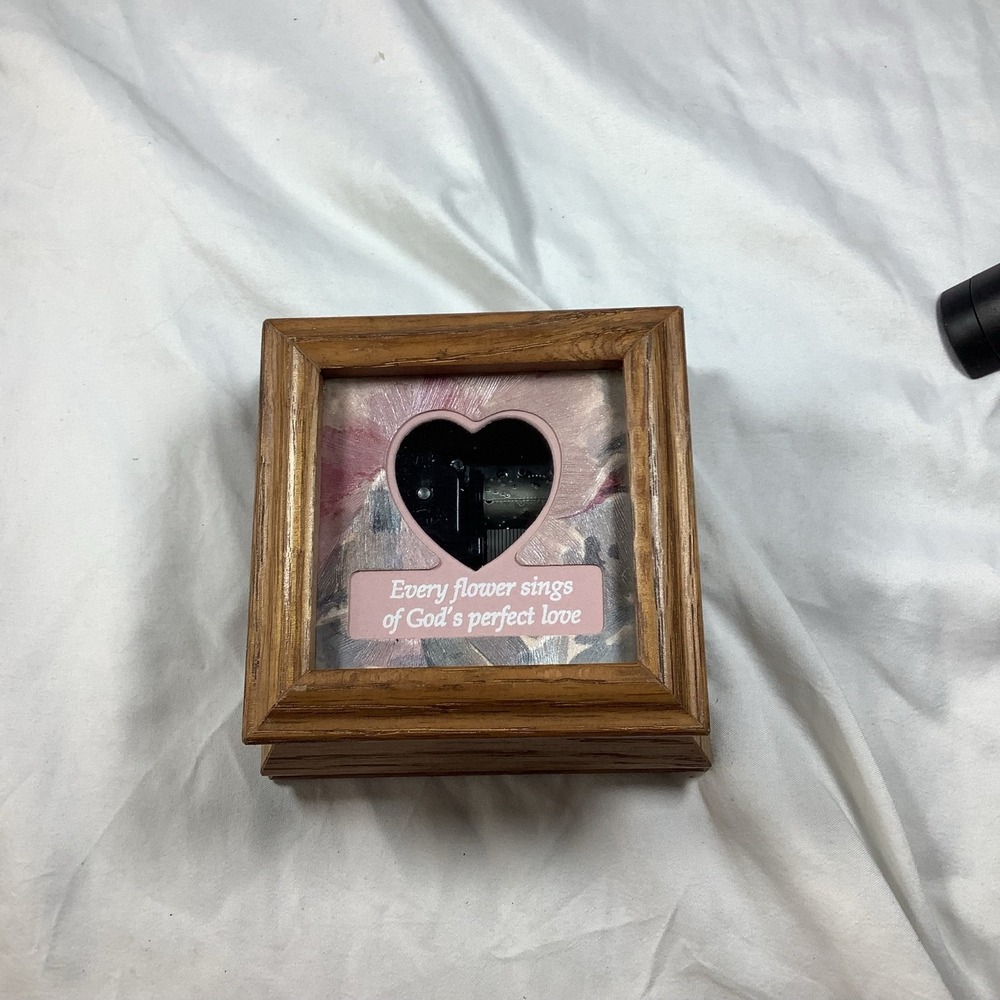 Wooden Music Box Heart Window‎ Love Song Trinket